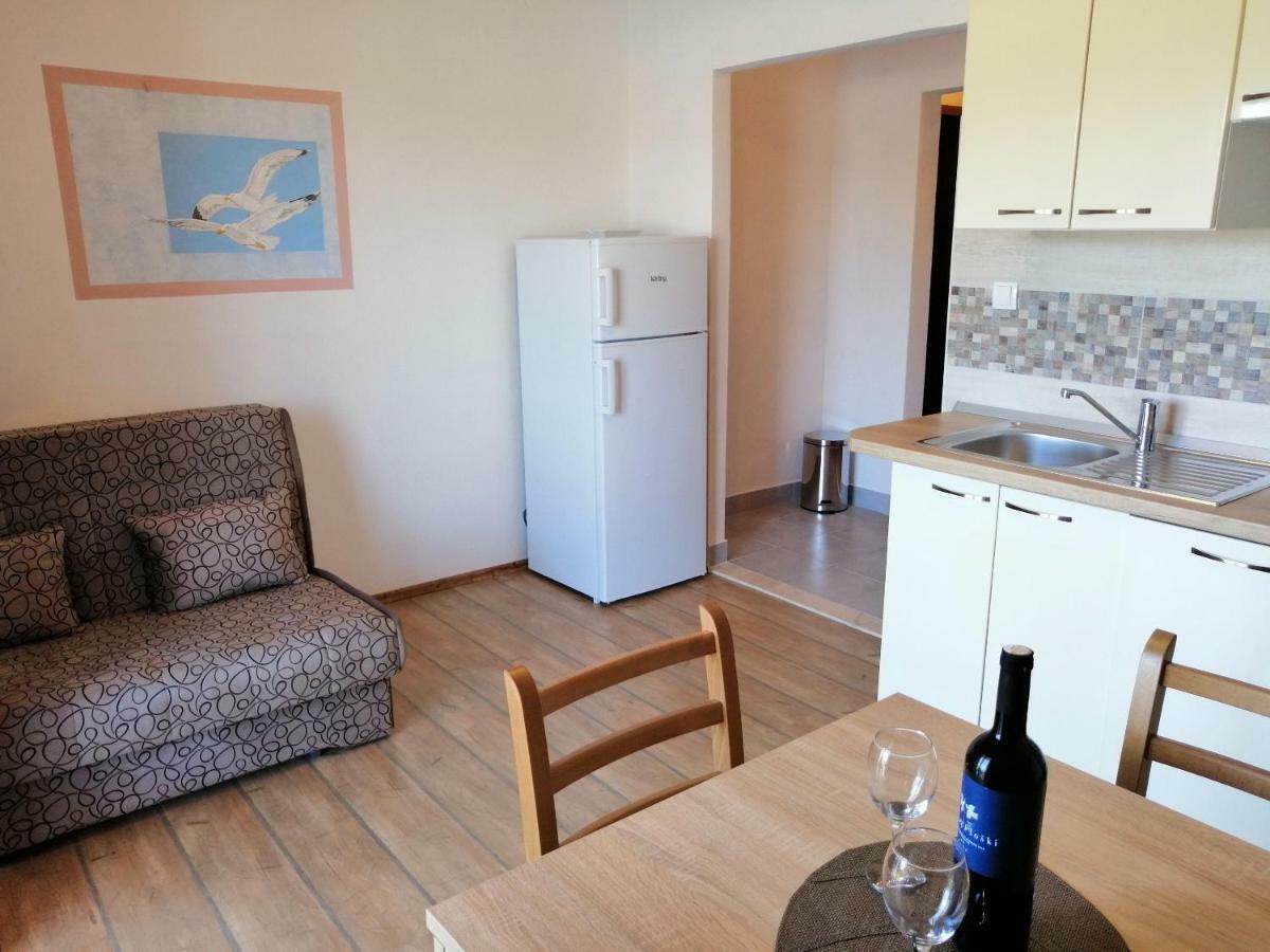 Apartments And Room Caric Jelsa  Εξωτερικό φωτογραφία