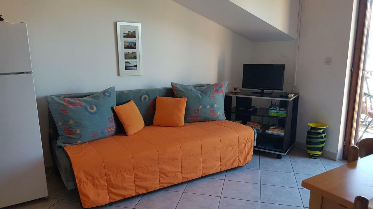 Apartments And Room Caric Jelsa  Εξωτερικό φωτογραφία