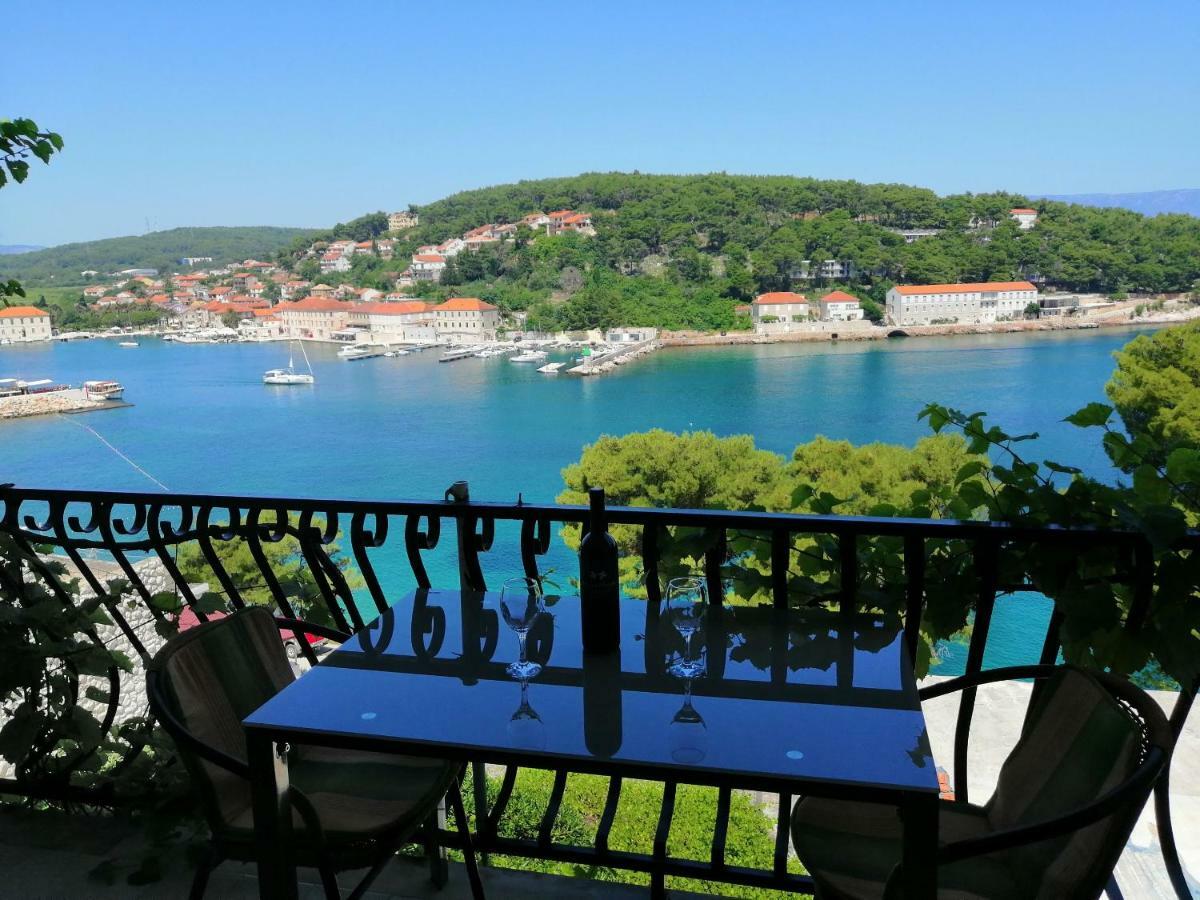 Apartments And Room Caric Jelsa  Εξωτερικό φωτογραφία