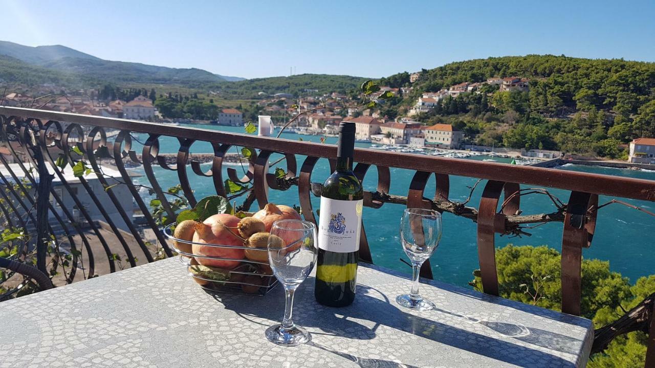 Apartments And Room Caric Jelsa  Εξωτερικό φωτογραφία