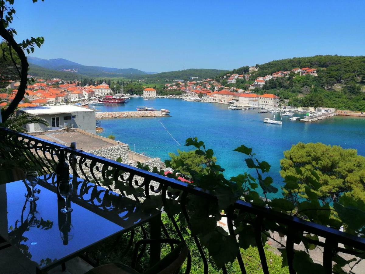 Apartments And Room Caric Jelsa  Εξωτερικό φωτογραφία