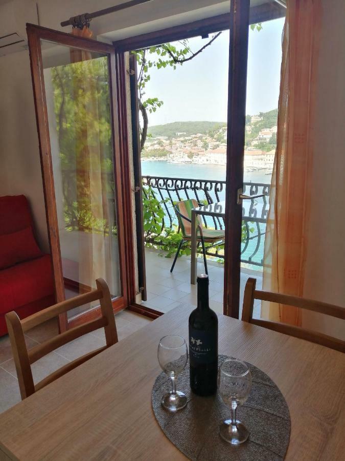Apartments And Room Caric Jelsa  Εξωτερικό φωτογραφία