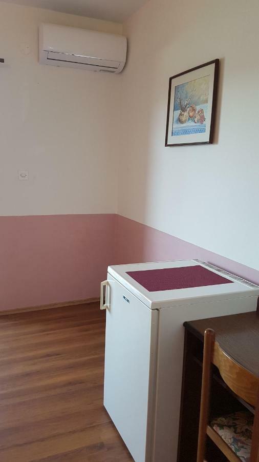 Apartments And Room Caric Jelsa  Εξωτερικό φωτογραφία