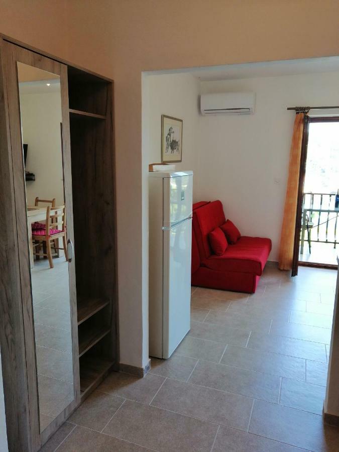 Apartments And Room Caric Jelsa  Εξωτερικό φωτογραφία