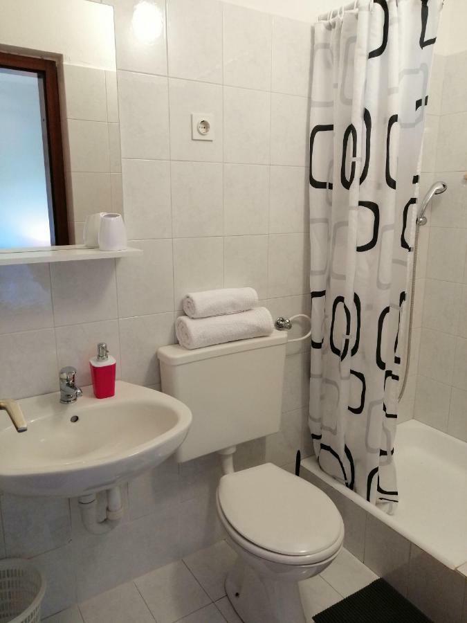 Apartments And Room Caric Jelsa  Εξωτερικό φωτογραφία