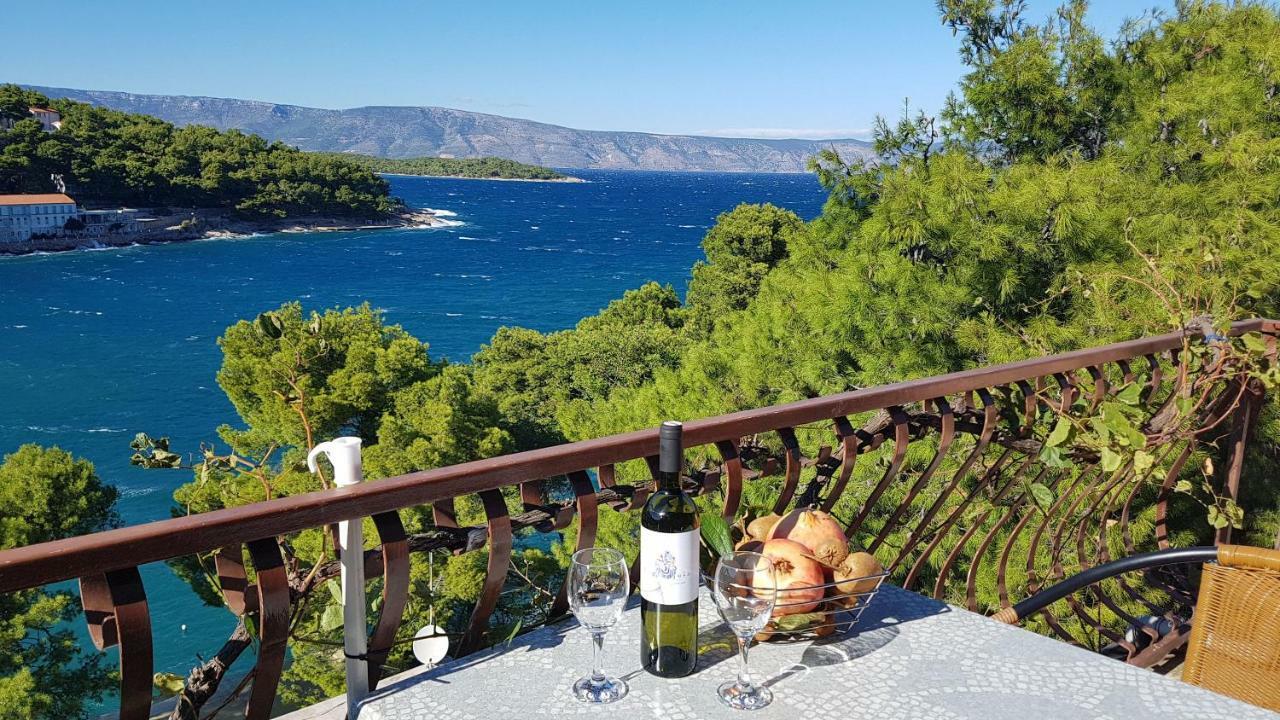 Apartments And Room Caric Jelsa  Εξωτερικό φωτογραφία