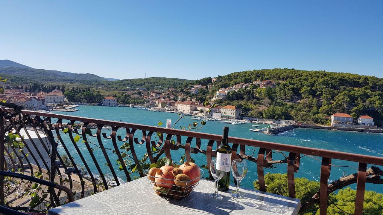 Apartments And Room Caric Jelsa  Εξωτερικό φωτογραφία