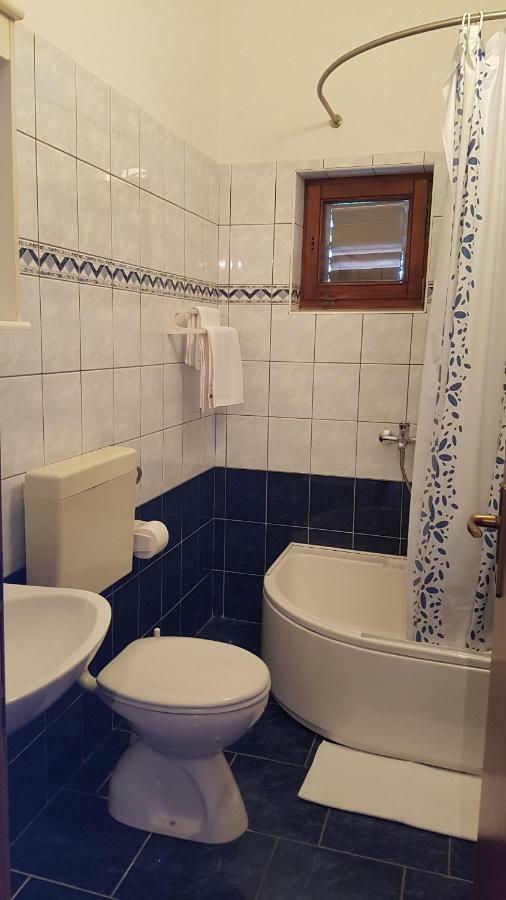 Apartments And Room Caric Jelsa  Εξωτερικό φωτογραφία