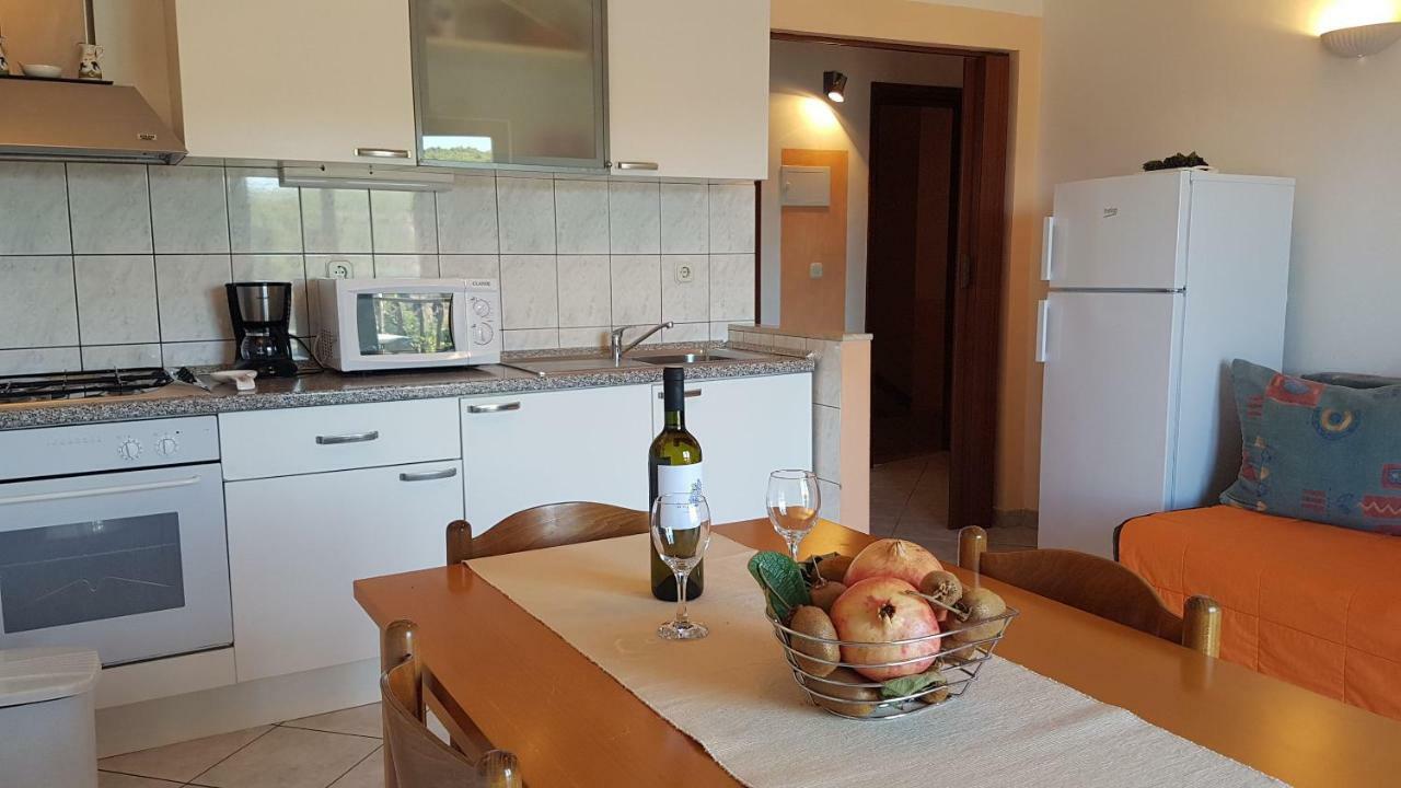 Apartments And Room Caric Jelsa  Εξωτερικό φωτογραφία