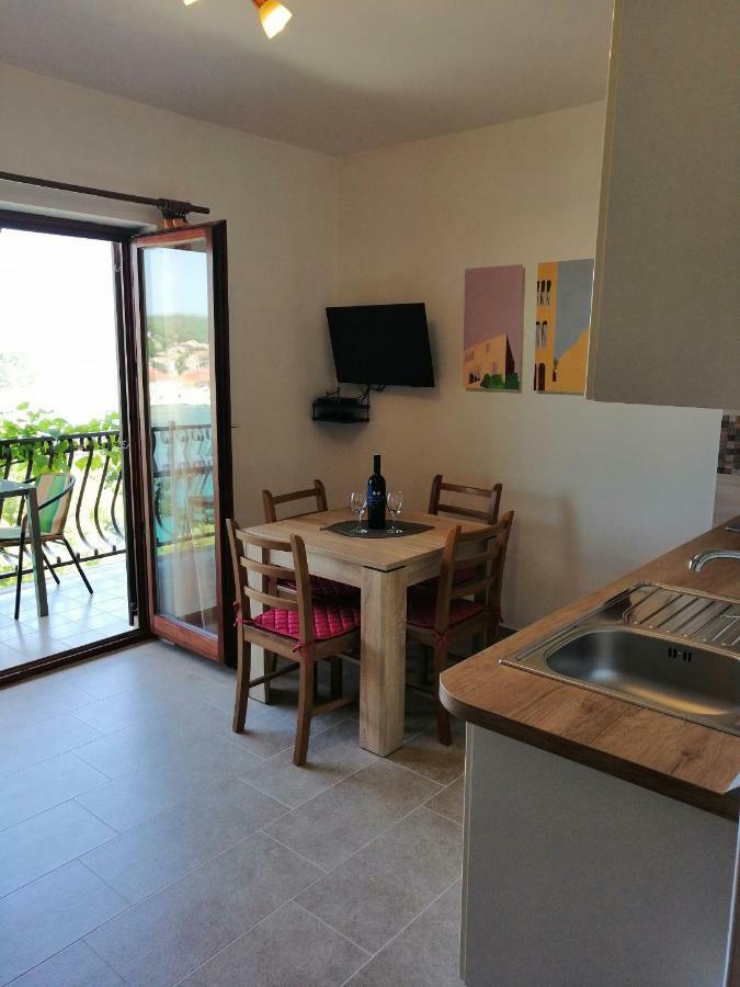 Apartments And Room Caric Jelsa  Εξωτερικό φωτογραφία