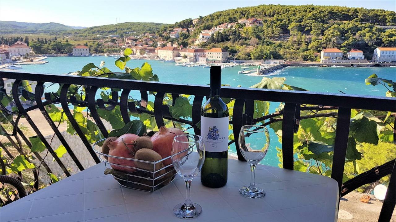 Apartments And Room Caric Jelsa  Εξωτερικό φωτογραφία