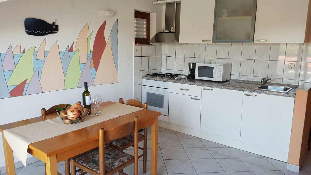 Apartments And Room Caric Jelsa  Εξωτερικό φωτογραφία